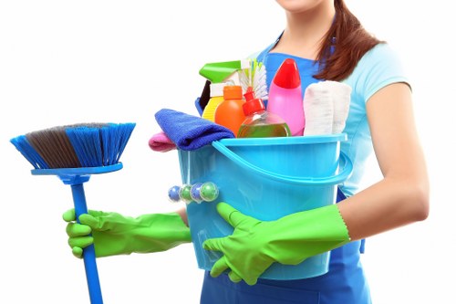 Local end of tenancy cleaning team working in a Shoreditch flat